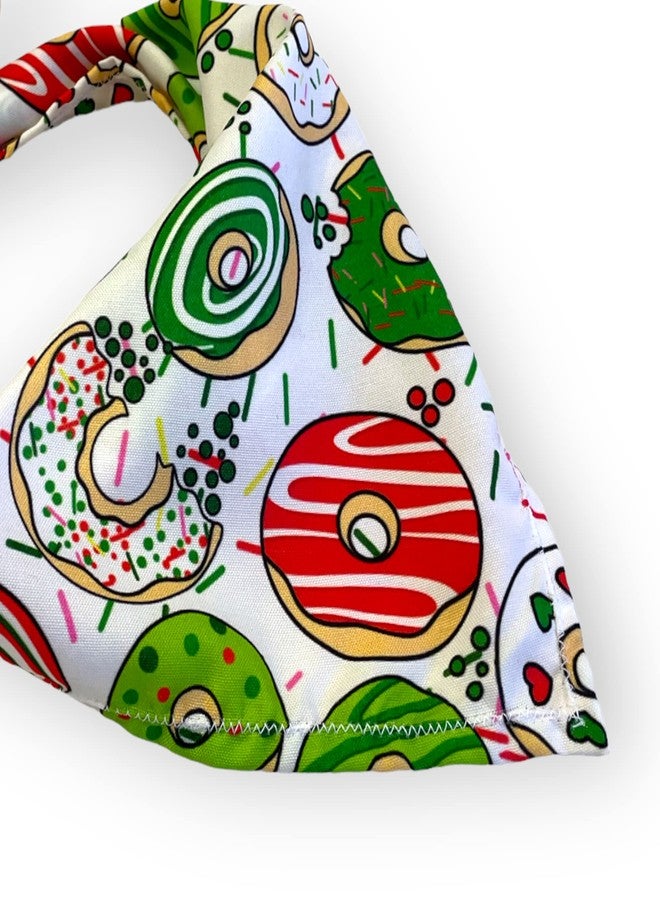 دبليو وشاح كلاب بتصميم دونات مميز لعيد الميلاد | هذا الوشاح الرائع بتصميمه المذهل هو الإكسسوار المثالي للكلاب الكبيرة والمتوسطة والصغيرة. مقاس واحد يناسب الجميع. - Image 4